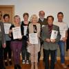 Ehrungen beim Gesangverein Harmonia: Ursula Wetzstein, Vorsitzende der Sängergruppe Rhön-Grabfeld (rechts) und Vorsitzender Manfred Staub (links) ehrten (von links) Dietlinde Staub, Helga Dietz, Lena Dietz, Vera Schmidt, Alfons Bötsch, Eugen Eschenbach und Volker Hahn.