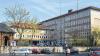 Das Polizeigebäude in der Augustinerstraße: Der niedere Seitenflügel wird durch einen Neubau ersetzt. Das Bild zeigt den Blick von der Wirsbergstraße aus.