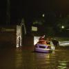 Abgesoffen: Dieser Mercedes blieb im Wasser stecken.