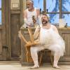 Die Ehemänner im Tüll-Tutu.
