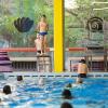 Jugendschwimmtraining im Gustav-Walle-Bad: Ab 2020 sollen die Kinder im neuen Nordbad auf dem Gelände der Wolffskeel-Realschule schwimmen lernen. Archivfoto: Patty Varasano