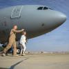 Bundesverteidigungsministerin Ursula von der Leyen neben dem Bundeswehr-Kontingentführer Stephan Breidenbach in Jordanien.M. Keppler, dpa