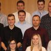 Landrat Thomas Schiebel (links) ehrte mit Handwerkskammer-Präsident Walter Heußlein (hinten rechts) und IHK-Bereichsleiter Berufsausbildung Lukas Kagerbauer (rechts) die besten Junghandwerker und die IHK-Prüfungsbesten.