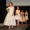 Brautmodenschau auf dem Laufsteg. Die Hochzeitmesse lockte zahlreiche mitunter heiratswillige Besucher in die Stadthalle.