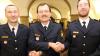 Der unterfränkische Polizeipräsident Gerhard Kallert (Mitte) hat am Montag im Rathaussaal Kitzingen den bisherigen Leiter der Polizeiinspektion Kitzingen, Polizeidirektor Harald Hoffmann (links), verabschiedet und seinen Nachfolger, Polizeirat Christian Kötzel (rechts), ins Amt eingeführt.