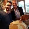 Mohammad Harba und Burkhard Hose backen Katayef.