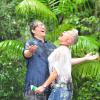 Auch die Moderatoren Daniel und Sonja sind sich für nichts zu schade: Gemeinsam duschen sie zu "The Time of my Life". Auch die Moderatoren Daniel und Sonja sind sich für nichts zu schade: Gemeinsam duschen sie zu "The Time of my Life".