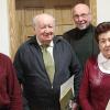 Für langjährige Treue zum Großlangheimer Verein für Ortsverschönerung und Gartenpflege wurden Fritz Grebner, Emilie Pfannes und Manfred Schumpa mit der Landesverbandsehrennadel ausgezeichnet. Vereinsvorsitzender Dietmar Brendt (links) und Kreisvorsitzender Karl Wolf (hinten) führten die Ehrungen durch.