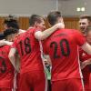 So sehen Sieger aus: Die Spieler des TSV Lengfeld bejubeln den Titelgewinn.