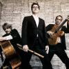 Das Trio „Wildes Holz“ besteht aus den Musikern Astrein, Tobias Reisig, Anton Karaula und Markus Conrads.