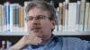 Philosoph Jörn Müller beim Gespräch am Institut für Philosophie in der Würzburger Residenz.