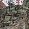Dringend sanierungsbedürftig ist die Wehrmauer.