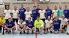 Fußball-Nostalgiker kamen beim 25. Silvesterturnier in Rimpar auf ihre Kosten. Die „ASV Rimpar Old-Stars“, eine vom ASV-Ehrenvorsitzenden Peter Sträßer zusammengestellte Auswahl aus ehemaligen Kickern in der Marktgemeinde, trat gegen eine Vertretung der Main-Post an. Und dass es die früheren Fußballer gerade technisch noch drauf haben, bewiesen sie bei ihrem 6:4-Erfolg über die Main-Post.  Im Bild die Teams: (hinten von links) Wolfgang Endres, Rainer Scheller (beide ASV Rimpar Old-Stars), Heiko Heckner (Main-Post), Matthias Grieb (Old-Stars), Thorsten Werner, Tobias Lehra (beide Main-Post), Ralf Dinkel (Old-Stars), Kai Dunkel (Main-Post), Norbert Schooten, Thomas Wedel (beide Old-Stars), Luca Graf (Main-Post), (vorne von links) Schiedsrichter Holger Geis, Florian Preisendörfer (Main-Post), Helmut Fröhlich (Old-Stars), Frank Kranewitter, Uli Sommerkorn (beide Main-Post), Georg Schwab (Old-Stars), Alexander Rausch (Main-Post) und Stefan Johannes (Old-Stars).