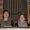 Helle Stimmen von der Empore der St.-Laurentius-Kirche: Der Chor des Balthasar-Neumann-Gymnasiums sang zu Einstimmung auf das Weihnachtsfest.