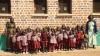 Solidaritätsaktion: Das Mainkinderhaus in Untereisenheim sammelt für den Bau eines neuen Kindergartens in Hanga (Tansania; unser Bild). Erzieherin Verena Bergner hilft in Afrika vier Monate bei der Umsetzung.