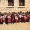Solidaritätsaktion: Das Mainkinderhaus in Untereisenheim sammelt für den Bau eines neuen Kindergartens in Hanga (Tansania; unser Bild). Erzieherin Verena Bergner hilft in Afrika vier Monate bei der Umsetzung.