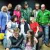 Das Ensemble des Theaters am Hofgarten führt „Die Teufelsweiber“ in den Mainfrankensälen auf: (von links, vorn) Matthias Mader und Selina Weißenseel (erstmals dabei), (Mitte) Birgit Wolf-Kroll, Manuel Seemann und Kerstin Angermeier, (hinten) Charmaine Brunzel, Matthias Brunzel, Birgit Leimkötter, Bernd Schäfer, Walter Dittmaier und Alexander Götz.