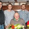 Generationenwechsel: Gerd Gernert (sitzend von links) und Erich Wenkheimer scheiden nach 30 Jahren Vorstandsarbeit bei der Gartenbaugruppe Albertshofen aus. Den geschäftsführenden Vorstand bilden jetzt (stehend von links) Obermeister Jürgen Böhm, sein Stellvertreter André Busigel, Kassier Heiko Uhl und Schriftführer Christoph Hofmann.