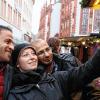 Ein Selfie auf die Freundschaft: Eva-Maria Stöcklein mit den Syrern Nawras Abouzedan (links) und Ahmad Kurdi.
