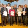 (lw)Bei der Weihnachtsfeier der DJK wurden Sportler und langjährige Mitglieder geehrt, so eine Mitteilung. Der Nikolaus beleuchtete das Geschehen des Jahres in den Sportarten Tennis, Korbball und Fußball. Im Bereich Tennis ist besonders die Jugendabteilung zu erwähnen. Für langjähriges Spielen im Korbball wurden geehrt: Nadine Dotzel, Ines Stock, Franziska Stock, Leonie und Laura Kubla, Nina Hümmer, Nadine Meining, Anna Gessner, Lena und Annika Schlotter, Hanna Götz, Luca Friedrich, Ann-Kathrin Gropp, Theresa Wächter und Kristina Häckner. Umrahmt wurde der Abend mit Vorträgen von Thussi Meining und Elmar Fuchsberger.
