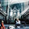 Düstere Gedanken: In dieser Szene aus dem Musical „Mozart!“ im Raimund Theater trauert der Musiker (Odeo Kuipers) im Stephansdom um Vater Leopold, von dem er sich nicht geliebt und verstanden fühlte. Links neben ihm verkörpert Ilja Hollweg Mozarts Genie, das den Komponisten zeitlebens wie ein Schatten verfolgte.