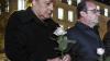 Gedenken der Terroropfer in Paris: Angela Merkel und Franois Hollande legen am Place de la Republic Blumen nieder.