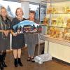 Aus Papier: Eröffnung der Papierkrippenausstellung im Bruder-Franz-Haus auf dem Kreuzberg (von links): Pater Rainer Treutlein, Astrid Hedrich-Scherf, Gudrun Wirths und Karin Küster.