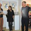 Weiß mit farbigem Kontrapunkt im Quadrat: Keramik-Meisterin Elisabeth Reusch-Heidenfelder und Batiker Klaus Braun-Heilmann (rechts) haben ihre Jahresausstellung “WEISS?“ im Atelier am Seeweg zusammen mit dem Maler Hartwig Kolb als Gastaussteller eröffnet.