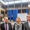 Banger Blick in die Zukunft? (Von links) Geschäftsführer Clemens Link, Schulleiter Hermann Berst, Dekanin Edda Weise und Ministerialbeauftragter a.D. und Geschäftsführer Gert Weiß in der Aula des Dag-Hammarskjöld-Gymnasiums. Die evangelische Schule richtet nun auch ein Halbtagsangebot ein.