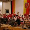 Musik im Bademantel: Dirigent Joachim Wendel erinnerte mit dem markanten Kleidungsstück an Udo Jürgens.