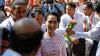 Auf dem Weg aus der Opposition: Die Partei von Friedensnobelpreisträgerin Aung San Suu Kyi (Mitte), die NLD, geht in Myanmar dem Sieg entgegen.