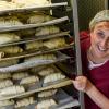 Bei der Arbeit: Elke Siebenlist, Chefin der Bäckerei Hanselmann, singt mit Leidenschaft und im Oktober auch bei der RTL-Castinsendung "Supertalent". Bei der Arbeit: Elke Siebenlist, Chefin der Bäckerei Hanselmann, singt mit Leidenschaft und im Oktober auch bei der RTL-Castinsendung "Supertalent".