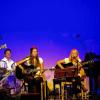 Schöne Stimmen: Die „Mittwochsband“ lebte vom glockenklaren Satzgesang ihrer Sängerinnen Lena Matthaei (rechts) und Sarah Schmidt.
