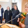 Rückblick auf 50 Jahre Engagement: Generaloberin Schwester Katharina Ganz (rechts) dankte den ehemaligen Leiterinnen des Antonia-Werr-Zentrums und ihrer Nachfolgerin für ihr Engagement. Von links Anja Sauerer, Schwester Agnella Kestler und Schwester Reginarda Holzer.