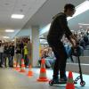 Mit einer 1,3 Promille vortäuschenden Rauschbrille vor Augen werden einfache Tätigkeiten – wie beispielsweise mit dem Roller durch einen Parcours fahren – zu einer schwierigen Sache.DEHM