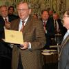 Abschied: Klaus Reinfurt im Jahr 2009 bei der Verabschiedung aus dem Stadtrat, rechts Oberbürgermeister Georg Rosenthal, links Altoberbürgermeister Jürgen Weber.