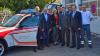 (hop)   Seit September nutzt die „Helfer vor Ort“-Gruppe in Karlstadt einen BMW X1 für ihre Einsätze. Der jetzt am Standort Karlstadt eingesetzte Wagen war das Notarzteinsatzfahrzeug von Professor Peter Sefrin aus Würzburg. Die ehrenamtlichen Mitglieder der Gruppe haben mindestens eine rettungsdienstliche Grundausbildung durchlaufen. Sie besteht aus fünf qualifizierten Helfern und kann erweiterte Erste Hilfe bei Notfällen bis zum Eintreffen des Rettungsdienstes, leisten. Das Einsatzspektrum reicht von Herzinfarkten, Schlaganfällen bis hin zu Verkehrsunfällen in Karlstadt und Umgebung, inklusive der Gemeinden Eußenheim, Karlburg, Himmelstadt und Thüngen. 2014 rückte die Helfer zu rund 140 Einsätzen, 2015 bis jetzt zu 90 Einsätzen aus. Die Gruppe bedankt sich bei den Sponsoren der Gemeinden Karlstadt, Eußenheim, Himmelstadt und Thüngen. Das BMW Autohaus Köhler übernahm kostenfrei kleinere Instandsetzungsarbeiten und eine Inspektion inklusive Wartung des gebaucht beschafften BMW X1. Im Bild von links: Paul Kruck (Karlstadt), Dieter Schneider (Eußenheim), Irene Neumeyer (Thüngen), Marco Ullrich (Leiter Rettungsdienst), Eberhard Sinner (BRK-Vorsitzender), Manfred Neumeyer (Thüngen), Gundram Gehrsitz (Himmelstadt), Jochen Ringelmann und Niki Hofbauer (beide Helfer vor Ort).