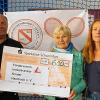 (si)   Die Yoga- und Tennisabteilung des SG Dittelbrunn spendeten 600 Euro für den Förderverein krebskranker Kinder Hambach. Beim Tennisturnier zum Gedenken an den verstorbenen Tennisspieler Jürgen Zweier und in zwei Yoga-Workshops hatte die SG gesammelt. Im Bild die Scheckübergabe mit (von links) Sergei Chevalier, Reinhard Lutz, Waltraud Melber, Erika Schallenberg-Landeck und Winfried Schulz.