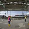 Bauarbeiter statt Passagiere: Der neue Hauptstadtflughafen ist auch drei Jahre nach dem ursprünglich vorgesehenen Eröffnungstermin nicht fertig.