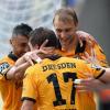 Einstand nach Maß: Neuzugang Andreas "Lumpi" Lampert (Mitte), hier mit seinen Teamkollegen Alas Aosman (links) und Tim Värynen, feierte mit Dynamo Dresden beim 4:1-Erfolg gegen den VfB Stuttgart II am vergangenen Wochenende eine überaus gelungene Saisonpremiere.