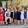 (hela)  16 Frauen und zwei Männer legten nach zwei- bis dreijähriger Ausbildung an der Berufsfachschule für Ernährung und Versorgung in Scheinfeld die Prüfung zum Hauswirtschafter ab. Sie dürfen den Titel „Assistent für Ernährung und Versorgung“ führen. Bei der Freisprechungsfeier in Sugenheim überreichten Prüfungsausschussvorsitzende Claudia Pricha und Bildungsberaterin Edeltraud Buchner vom Amt für Ernährung, Landwirtschaft und Forsten Fürth die Urkunden. Als Prüfungsbeste wurden Sarah Klein aus Burgbernheim (Gesamtnote 1,6), Melanie Frohwieser aus Gerhardshofen (1,92) und Christina Stoll aus Obernzenn-Limbach (2,1) ausgezeichnet.