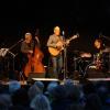 Reinhold Beckmann und Band: Beim Schlosskonzert überzeugen Jan-Peter Klöpfel (Klavier, Trompete und Akkordeon) , Thomas Biller (Bass), Reinhold Beckmann (Gesang und Gitarre), Helge Zumdieck (Schlagzeug) und Andreas Dopp (Gitarre) ihr Publikum.