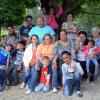 Zeit miteinander verbringen: Bei den wöchentlichen Treffen, die Karin Lamnek (Mitte) in der Caritas-Kindertagesstätte St. Elisabeth in Erlabrunn veranstaltet, können sich deutsche Familien und Flüchtlingsfamilien näher kennenlernen. Foto: Caritas