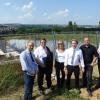 Freuen sich auf das Bauprojekt: (von links) Jörg Streng, Bayerische Landessiedlung, Bürgermeister Adolf Bauer, Regina Memmel-Laabs und Claus Aigen, Reinhart Immobilien, Projektleiter Sven Heckner und Stefan Troidl, Reinhart Immobilien.