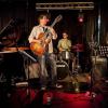 Jazz in der Disharmonie: Im Bild das Guido Diefenbach Quintet, Guido Diefenbach (Gitarre), Anton Mangold (Saxophon), Thomas Listl (Piano), Jonas Hermes (Kontrabass) und Michael Höfner (Drums).