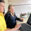 Das Kaufhaus im Laptop: Die Geschwister Michael und Christine Dittmeier kümmern sich um den Online-Auftritt und die Online-Geschäfte des alteingesessenen Gerolzhöfer Geschäftes für Spiel-, Bastel- und Haushaltswaren in der Bleichstraße.
