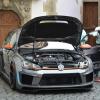 Power unter der Haube: Der getunte Golf R mit 518 PS war im Schlosshof zu bewundern.