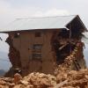 Eine Frage der Zeit: Eines von vielen Häusern, die in den Bergdörfern Nepal schon eingestürzt sind oder kurz davor stehen. Eine Frage der Zeit: Eines von vielen Häusern, die in den Bergdörfern Nepal schon eingestürzt sind oder kurz davor stehen.
