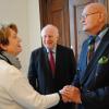 Prominente Gäste: Bad Brückenaus Bürgermeisterin Brigitte Meyerdierks mit Georg Milbradt (Mitte) und Herbert Schmalstieg.
