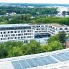 (lw)   Einblicke in den Krankenhaus-Alltag, die sonst selten möglich sind, bieten das Leopoldina-Krankenhaus und der Gesundheitspark Schweinfurt beim Tag der offenen Tür am Sonntag, 21. Juni, von 11 bis 17 Uhr. Es habe sich viel im Leopoldina und seiner Umgebung seit dem letzten Tag der offenen Tür getan, heißt es in einer Pressemitteilung. Das Krankenhaus stellt die neuen Einrichtungen und Abteilungen vor, insbesondere die Angebote im Gesundheitspark. Der Tag steht unter dem Motto „Mehr als gute Medizin“. Viele der Angebote laden zum Staunen und Mitmachen ein, so die Mitteilung weiter. Es gibt außerdem eine Tombola und zum Essen musikalische Unterhaltung. Kinder erwartet ein spannender Tag, denn neben einer Fahrt mit dem Leopoldina-Express über den Medizin-Campus Schweinfurt kann der Nachwuchs sein eigenes Kuscheltier in die Teddyklinik einweisen und selbst bei der Behandlung helfen. Weitere Informationen zum Programmablauf im Internet unter www.leopoldina-krankenhaus.com.